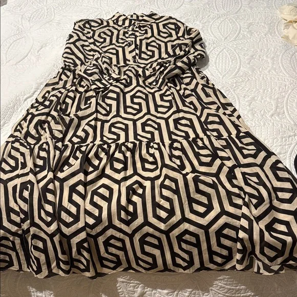 Zara Black and Cream Long Sleeve Dress - Picture 1 of 3